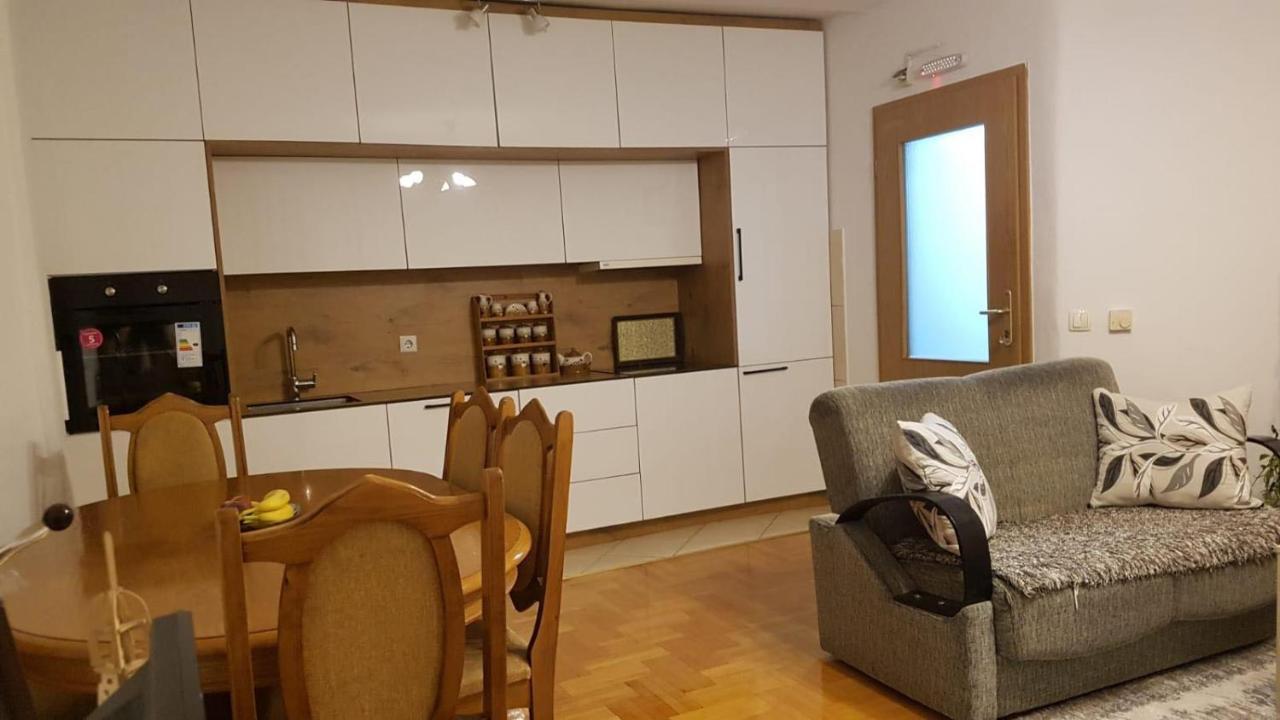 Redon Apartment Pristina Extérieur photo